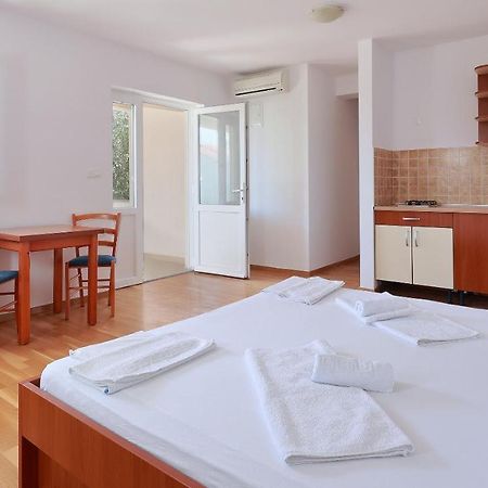 Apartments Tomy Новаля Екстериор снимка