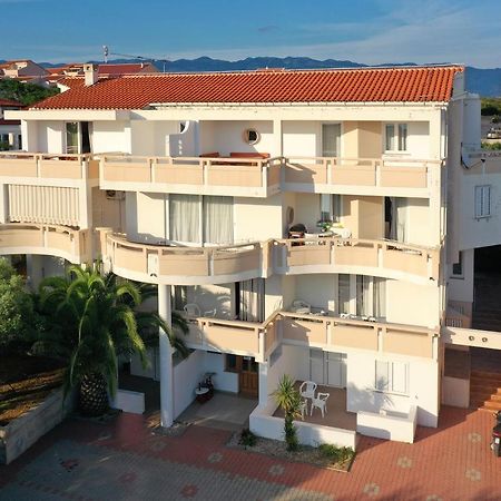Apartments Tomy Новаля Екстериор снимка
