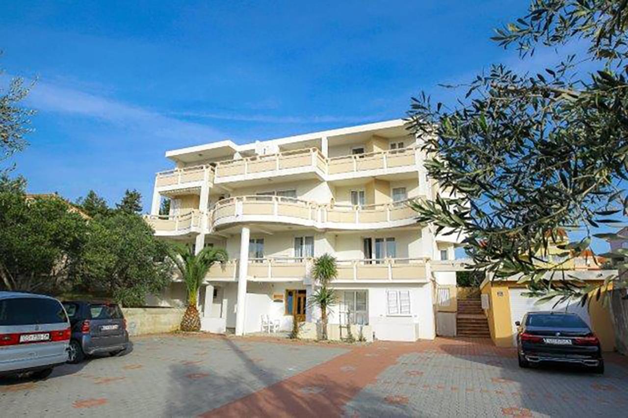 Apartments Tomy Новаля Екстериор снимка