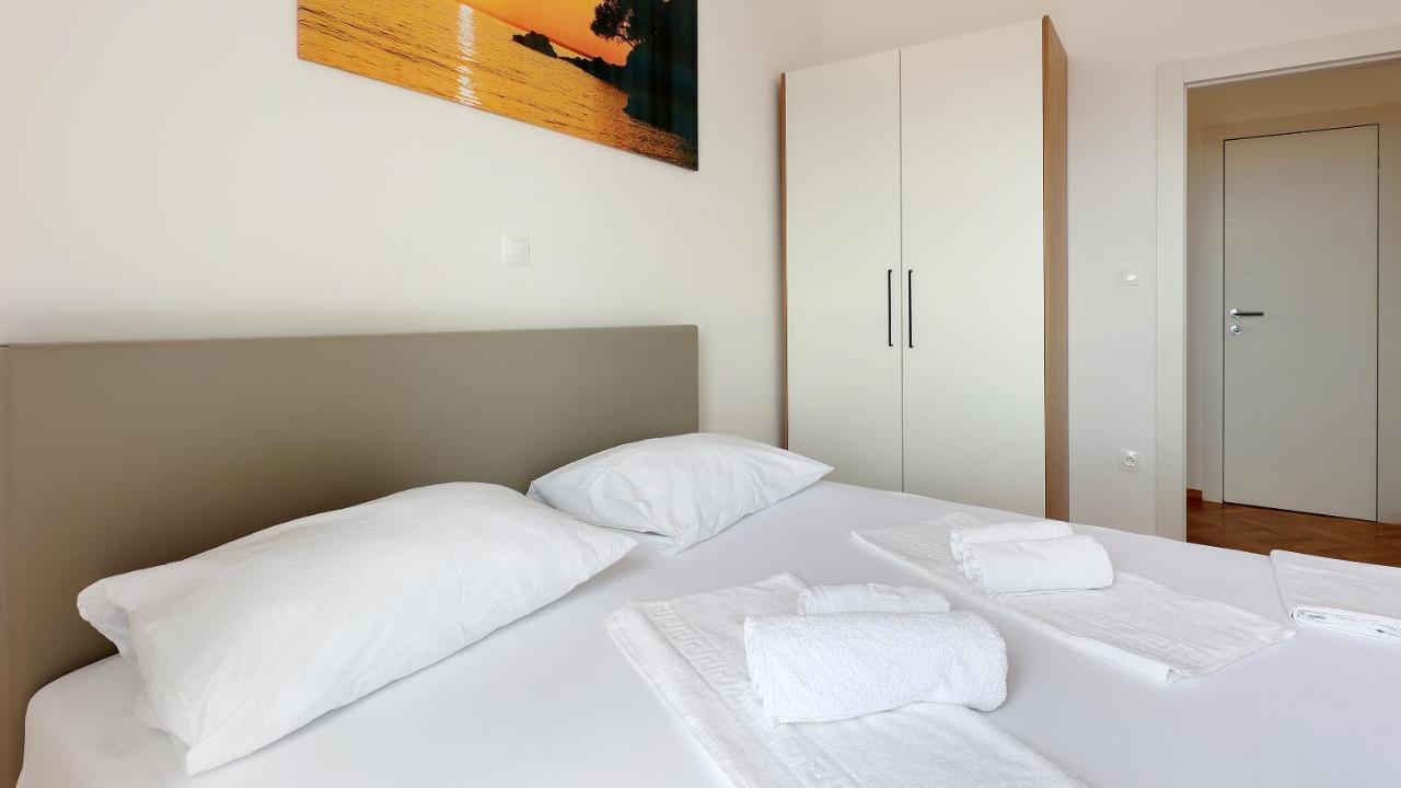 Apartments Tomy Новаля Екстериор снимка