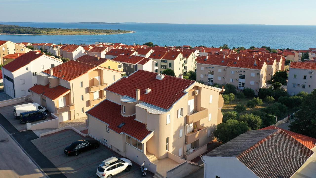 Apartments Tomy Новаля Екстериор снимка