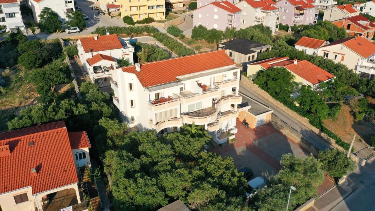 Apartments Tomy Новаля Екстериор снимка