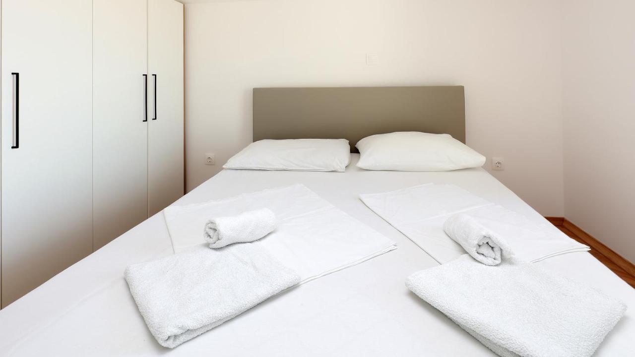 Apartments Tomy Новаля Екстериор снимка