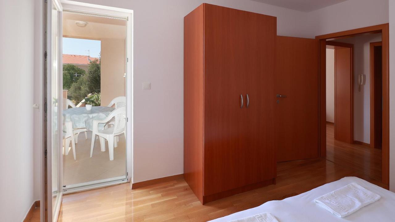 Apartments Tomy Новаля Екстериор снимка