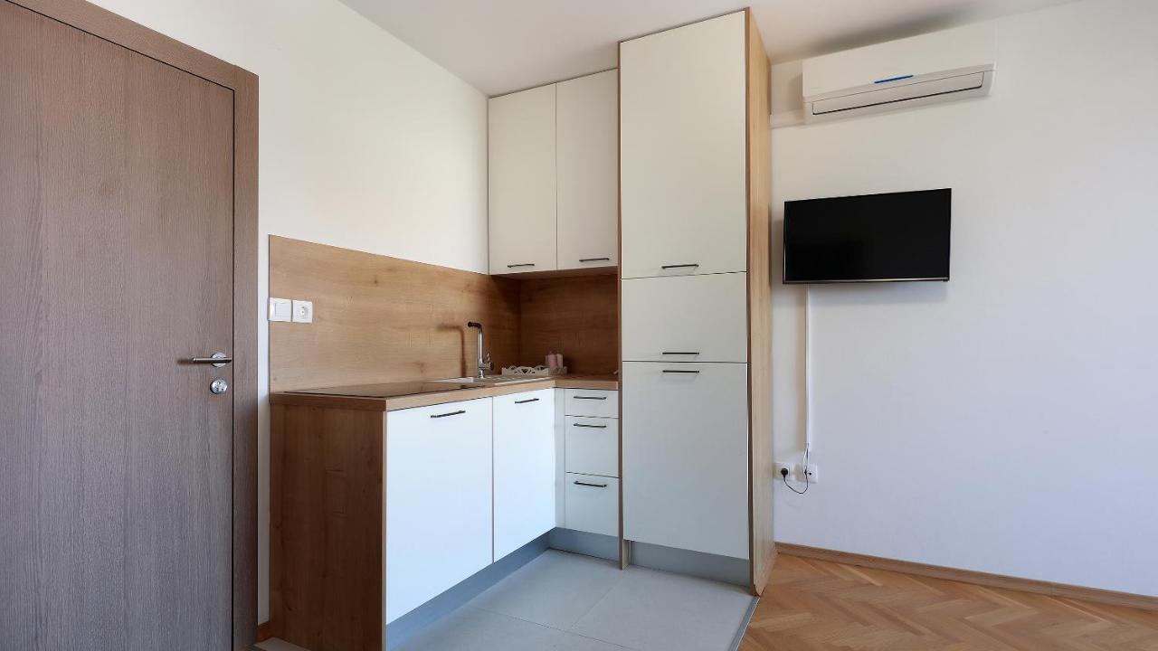 Apartments Tomy Новаля Екстериор снимка