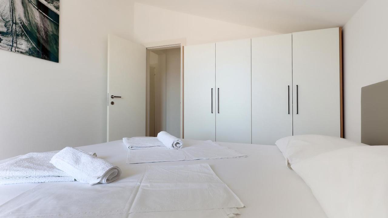 Apartments Tomy Новаля Екстериор снимка