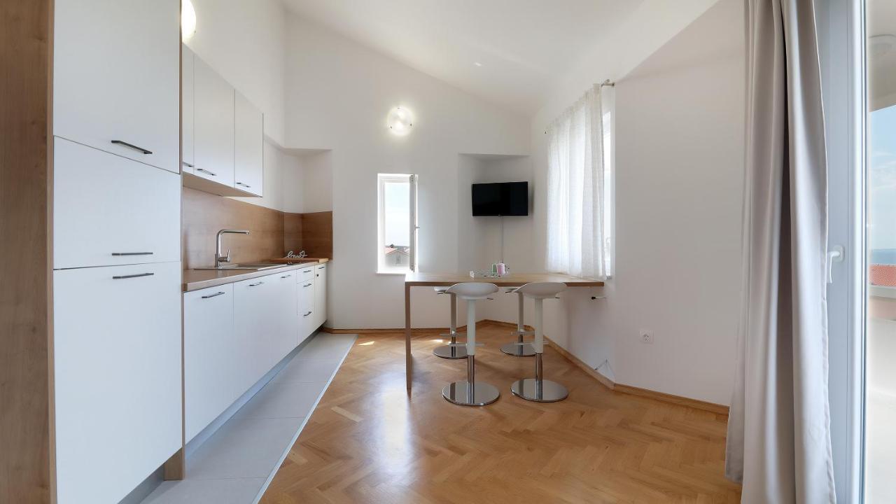 Apartments Tomy Новаля Екстериор снимка