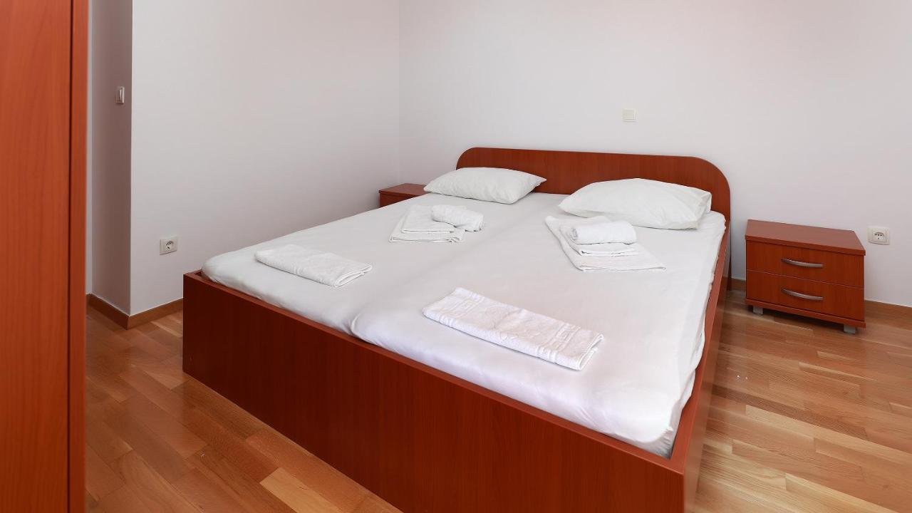 Apartments Tomy Новаля Екстериор снимка