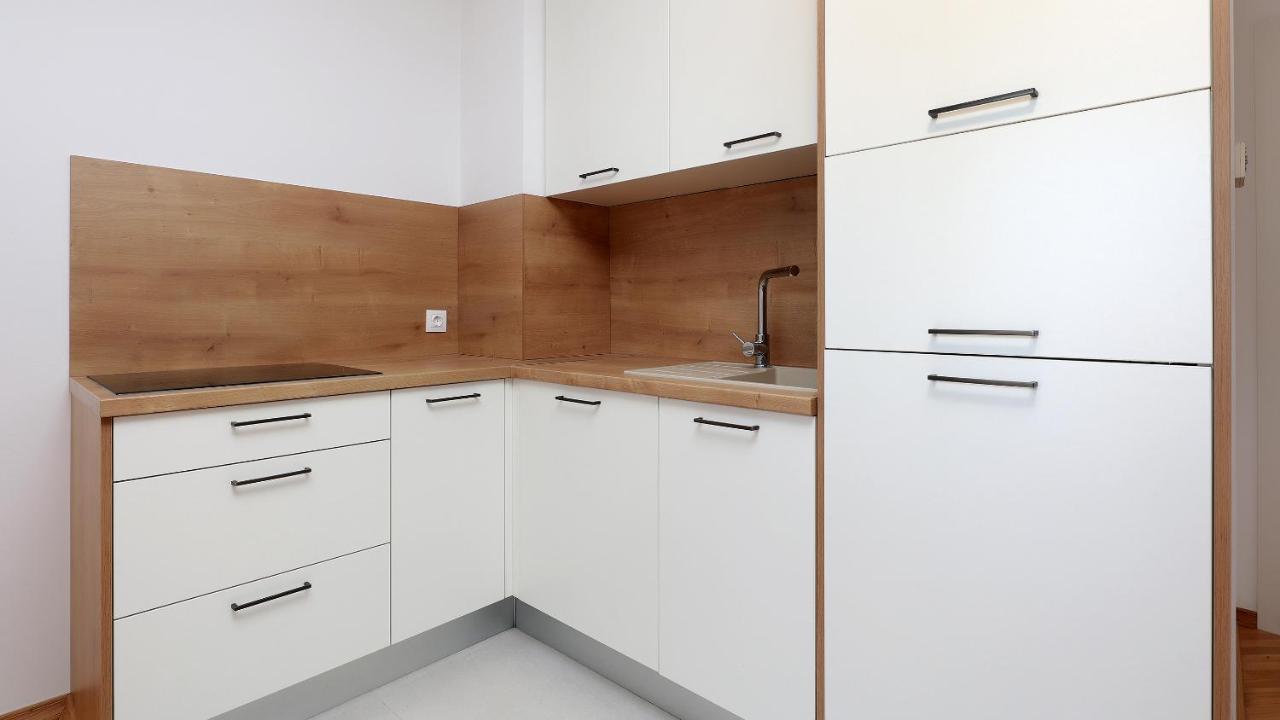 Apartments Tomy Новаля Екстериор снимка