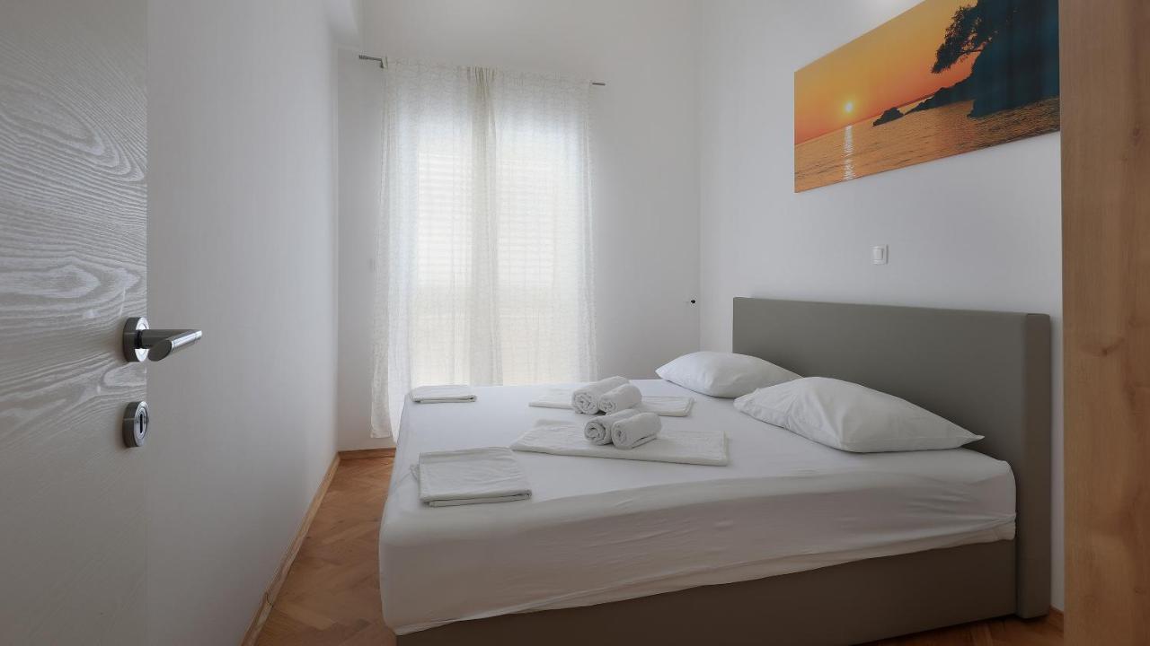 Apartments Tomy Новаля Екстериор снимка
