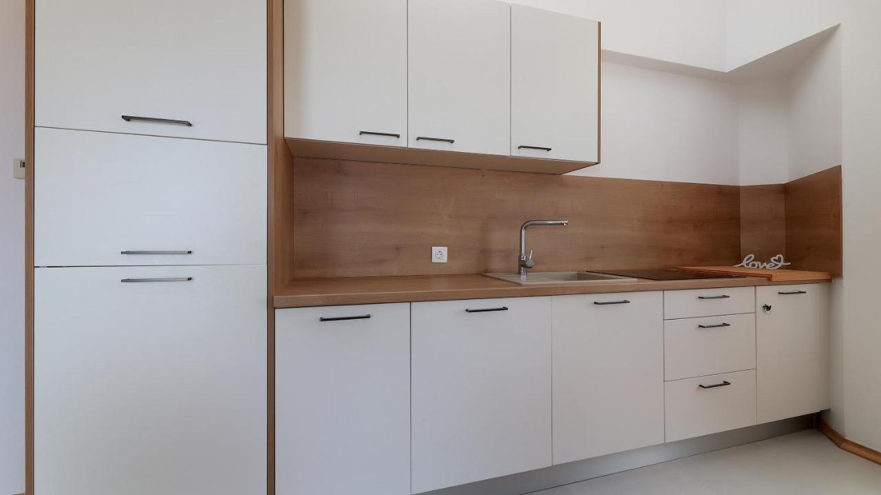 Apartments Tomy Новаля Екстериор снимка