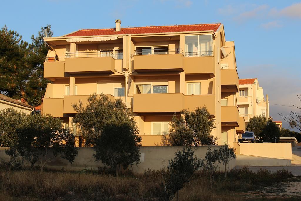 Apartments Tomy Новаля Екстериор снимка