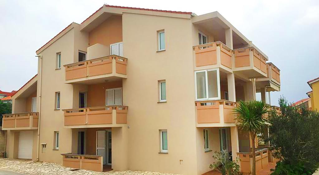 Apartments Tomy Новаля Екстериор снимка