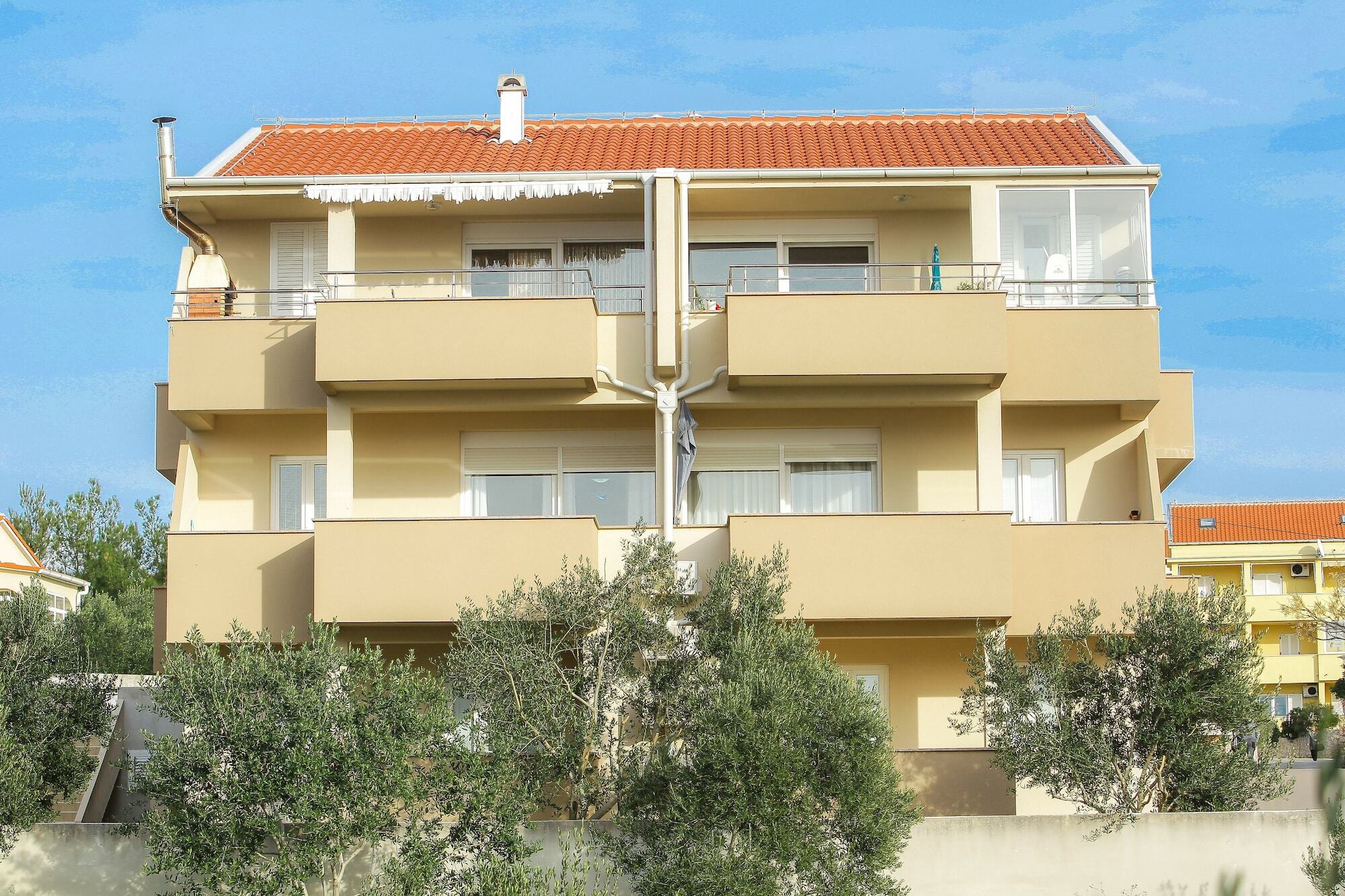 Apartments Tomy Новаля Екстериор снимка